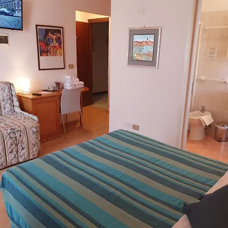 Hotel Nuova Graziosa Lignano Sabbiadoro Exterior foto