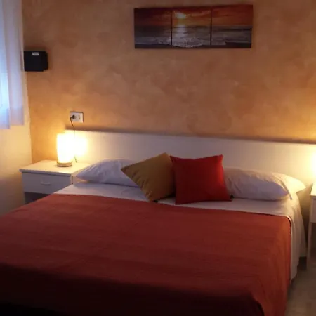 Hotel Nuova Graziosa Lignano Sabbiadoro Zimmer foto